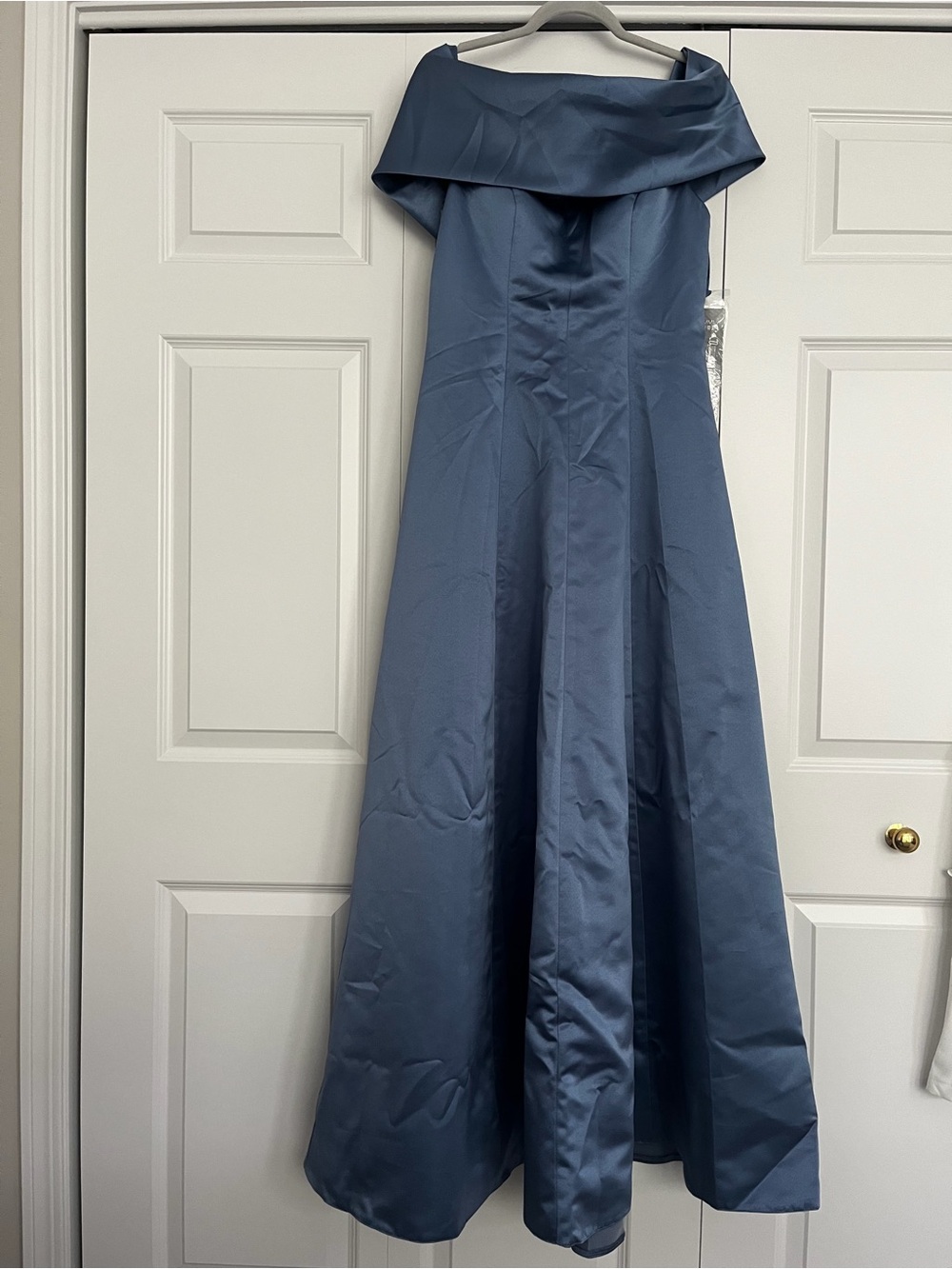 NWT A-Line Off-The-Shoulder Sleeveless Floor-Length Mother Of Bride/Groom Dress - Picture 3 of 6
